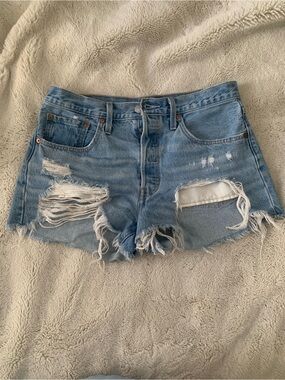 Levi’s Original Ripped Distressed Jean Shorts W30